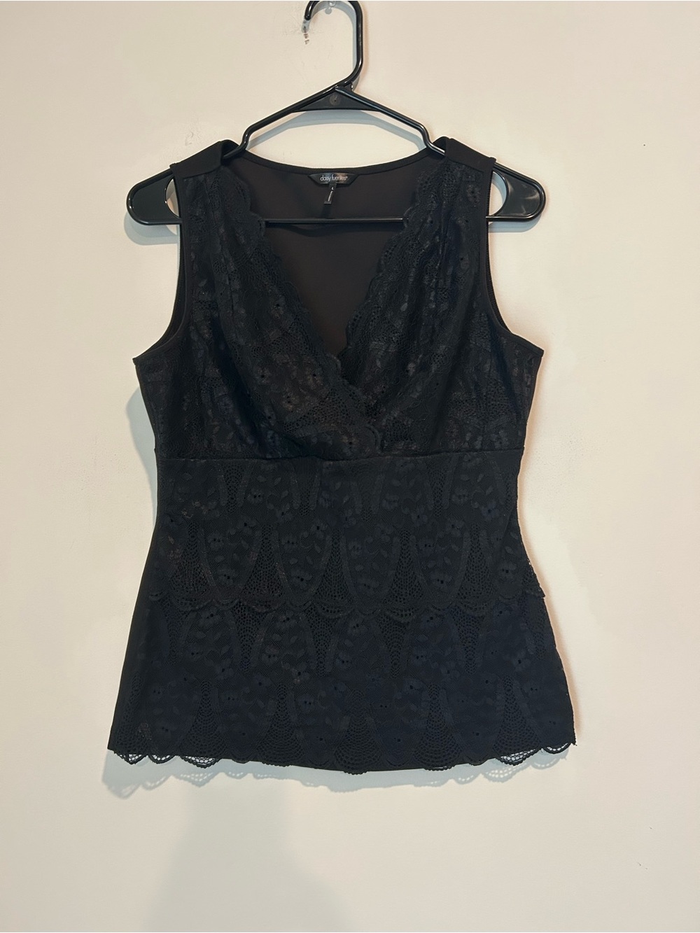 Daisy Fuentes Women’s Large Black Lace Lined Tank Top